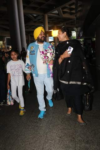 Daler Mehndi spotted with his family at the Mumbai airport