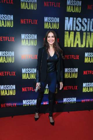 Kim Sharma grace the screening of Mission Majnu