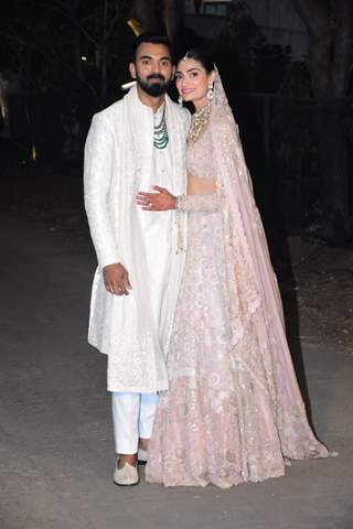 KL Rahul and Athiya Shetty pose for paps