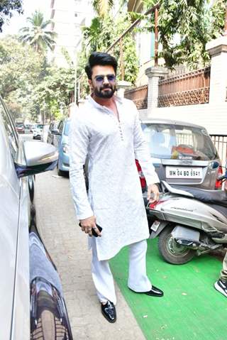 Maniesh Paul snapped at Rahul Kanal’s wedding in Khar