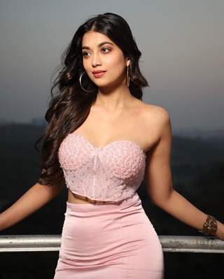 Digangana Suryavanshi stuns in pink co-ors set; sets temperature soaring