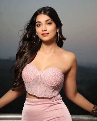 Digangana Suryavanshi stuns in pink co-ors set; sets temperature soaring