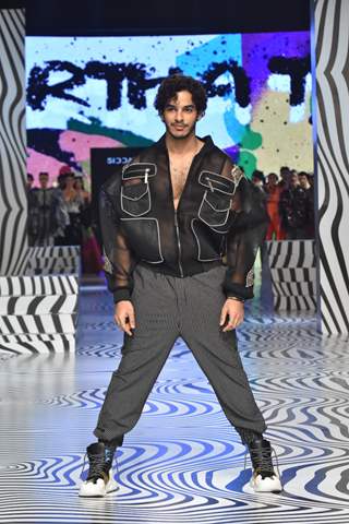 Ishaan Khatter walk the ramp at Lakme Fashion Week 2023 – Day 4