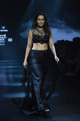 Waluscha De Sousa  walk the ramp at Lakme Fashion Week 2023 – Day 4