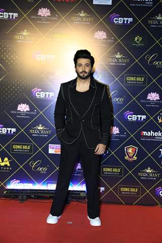 Dheeraj Dhoopar snapped attending the Iconic Gold Awards 2023