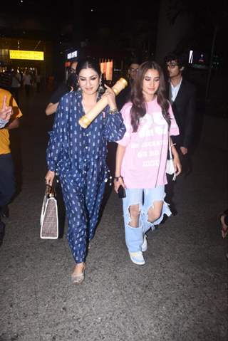 Raveena Tandon with her daughter Rasha Thadani snapped at the Mumbai airport 