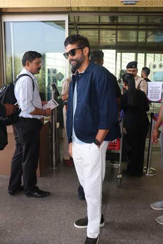 Farhan Akhtar snapped at the Mumbai airport 