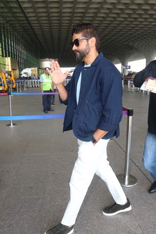 Farhan Akhtar snapped at the Mumbai airport 