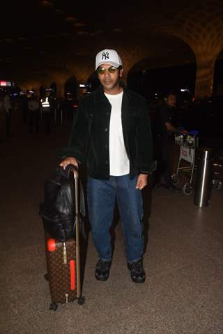 Rajkummar Rao snapped at the Mumbai airport 