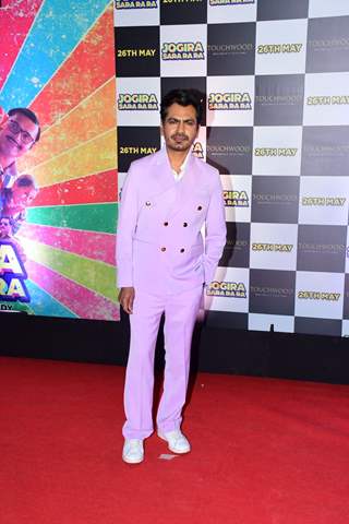 Nawazuddin Siddiqui grace the premiere of Jogira Sara Ra Ra