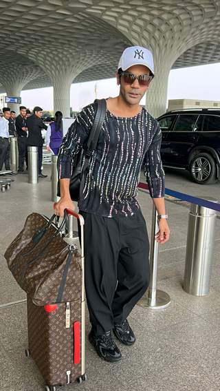 Rajkumaar Rao snapped at the Mumbai airport 