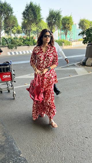 Shamita Shetty snapped at the Mumbai airport 