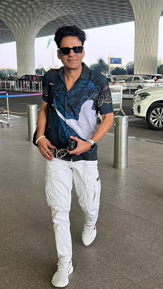 Manoj Bajpayee snapped at the Mumbai airport 