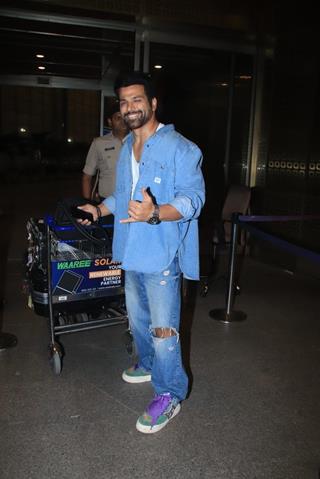 Rithvik Dhanjani snapped at the Mumbai airport 