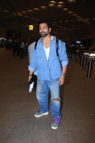 Rithvik Dhanjani snapped at the Mumbai airport 