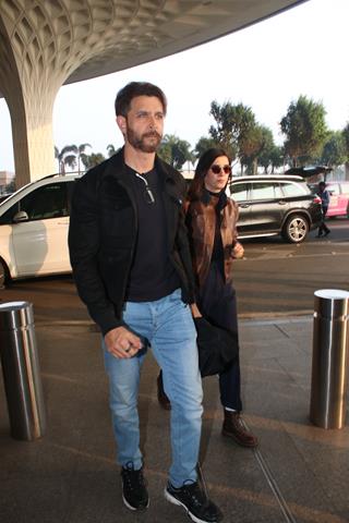 Hrithik Roshan and Saba Azad clicked at the airport 