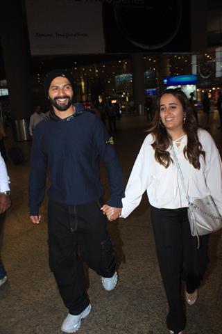 Varun Dhawan and Natasha Dalal snapped at the Mumbai airport 