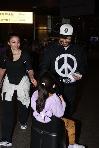 Kunal Khemu Soha Ali Khan and daughter spotted at the airport 