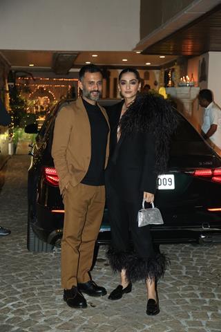 Sonam Kapoor and Anand Ahuja was spotted at the birthday bash of Javed Akhtar 