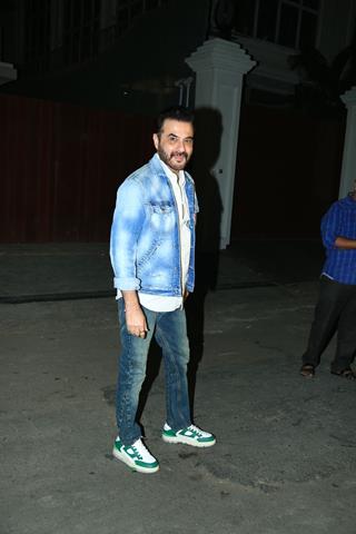 Sanjay Kapoor was spotted at the birthday bash of Javed Akhtar 