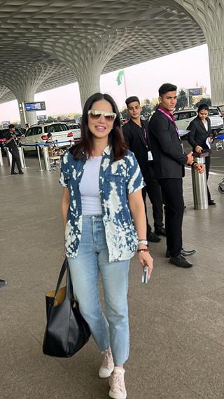 Sunny Leone snapped at the airport