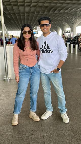  Aishwarya Sharma and Neil Bhatt Snapped at the airport