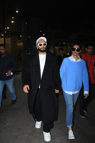 Deepika Padukone and Ranveer Singh  snapped at the airport