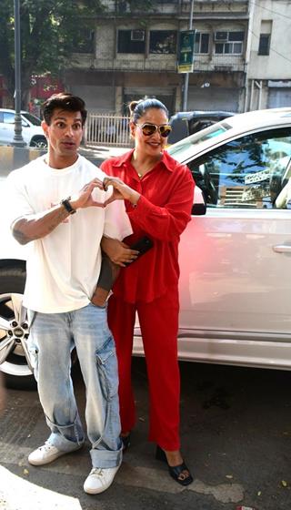 Bipasha Basu and Karan Singh Grover snapped in the Khar