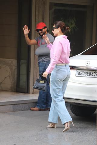Saif Ali Khan and Kareena Kapoor snapped in the city at her father's house