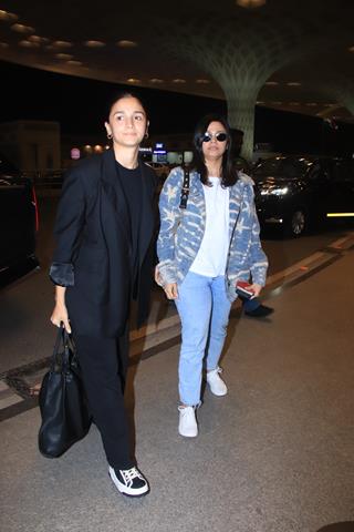 Alia Bhatt and Shaheen Bhatt spotted at the airport