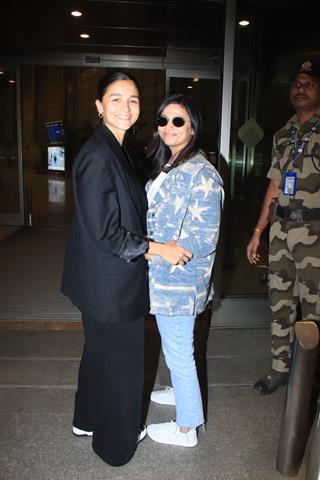 Alia Bhatt and Shaheen Bhatt spotted at the airport