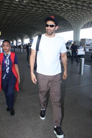 Aditya Roy Kapur snapped at the airport
