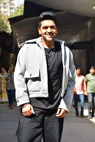 Guru Randhawa snapped on the set of Jhalak Dikhhla Jaa 11