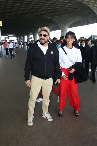 Mika Singh snapped at the Mumbai airport 