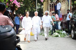 Zakir Hussain attend Pankaj Udhas Funeral