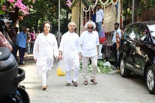 Zakir Hussain attend Pankaj Udhas Funeral