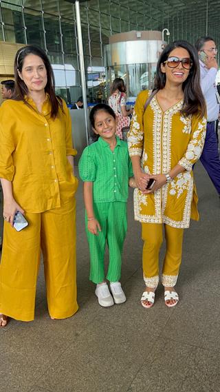 Sagarika Ghatge snapped at the airport