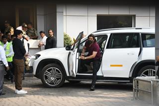 Mahendra Singh Dhoni snapped at the airport