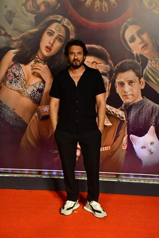 Homi Adajania grace the premiere of Murder Mubarak