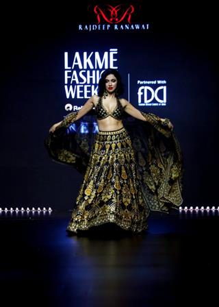 Divya Khosla Kumar snapped at the Lakme Fashion Week 2024