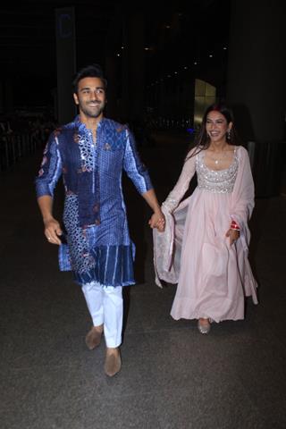 Pulkit Samrat and Kriti Kharbanda spotted at the airport