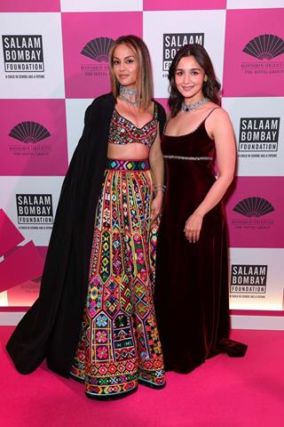  Alia Bhatt hosts the Hope Gala in support of the Salaam Bombay Foundation! 