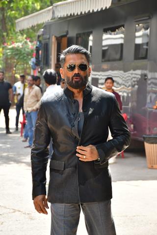 Suniel Shetty snapped on the set of Dance Deewane 4