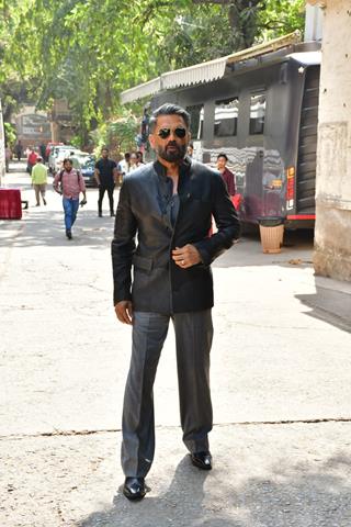 Suniel Shetty snapped on the set of Dance Deewane 4