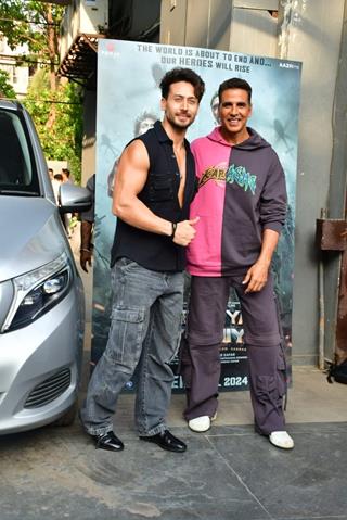 Akshay Kumar and Tiger Shroff snapped for Promotion of Bade Miyan Chote Miyaan 