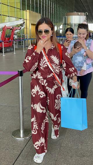 Rubina Dilaik snapped at the airport