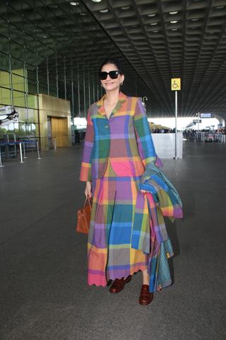 Sonam Kapoor snapped at the airport