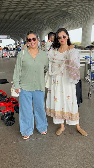 Supriya Pilgaonkar and Shriya Pilgaonkar spotted at the airport