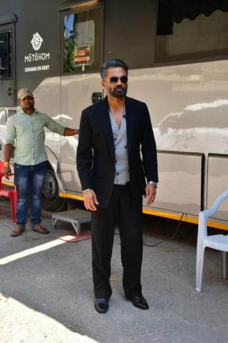 Suniel Shetty snapped on the set of Dance Deewane 4