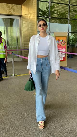 Athiya Shetty snapped at the airport